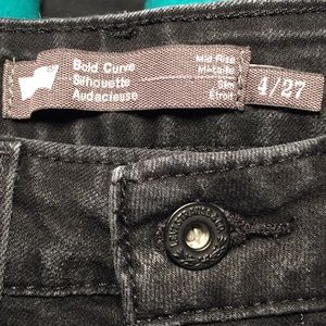 Black Levi’s skinny jeans